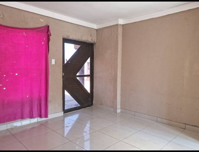 4 BEDROOM HOUSE FOR SALE IN SEBOKENG ZONE 10